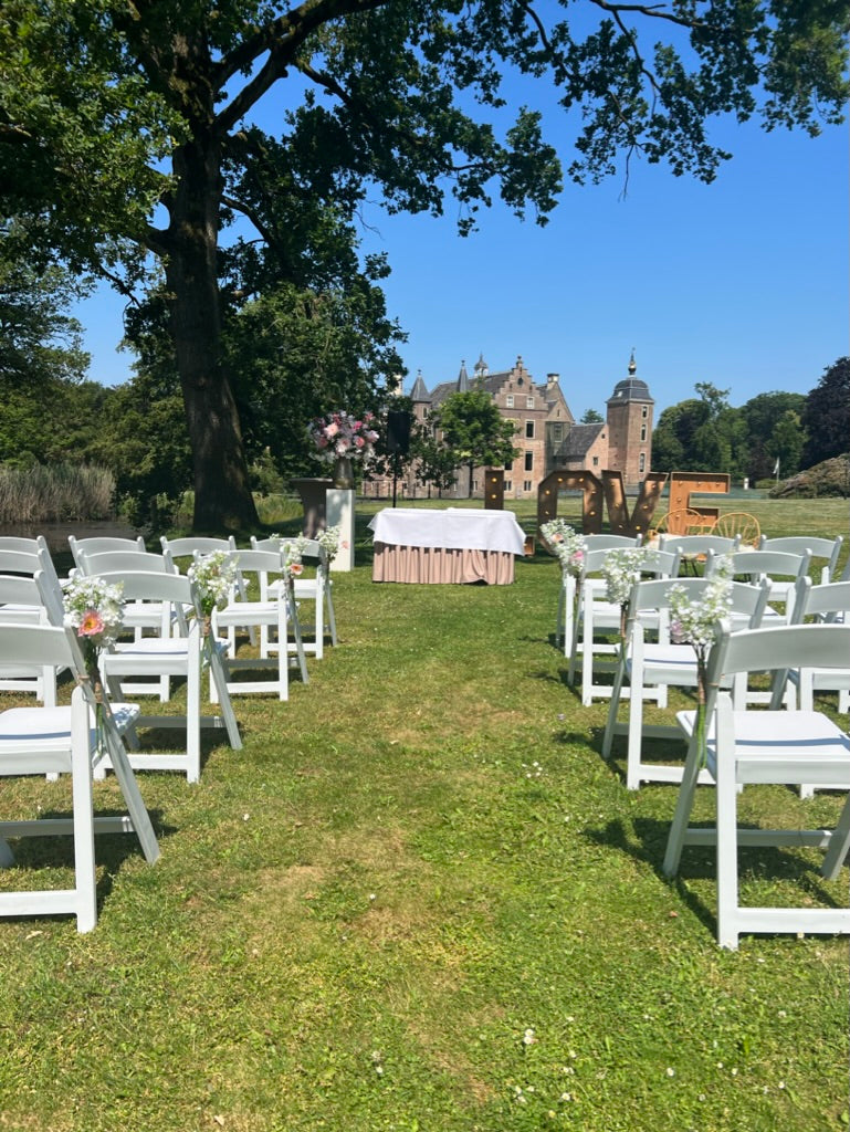 Bruiloft aankleding stoelen | Bloom of life