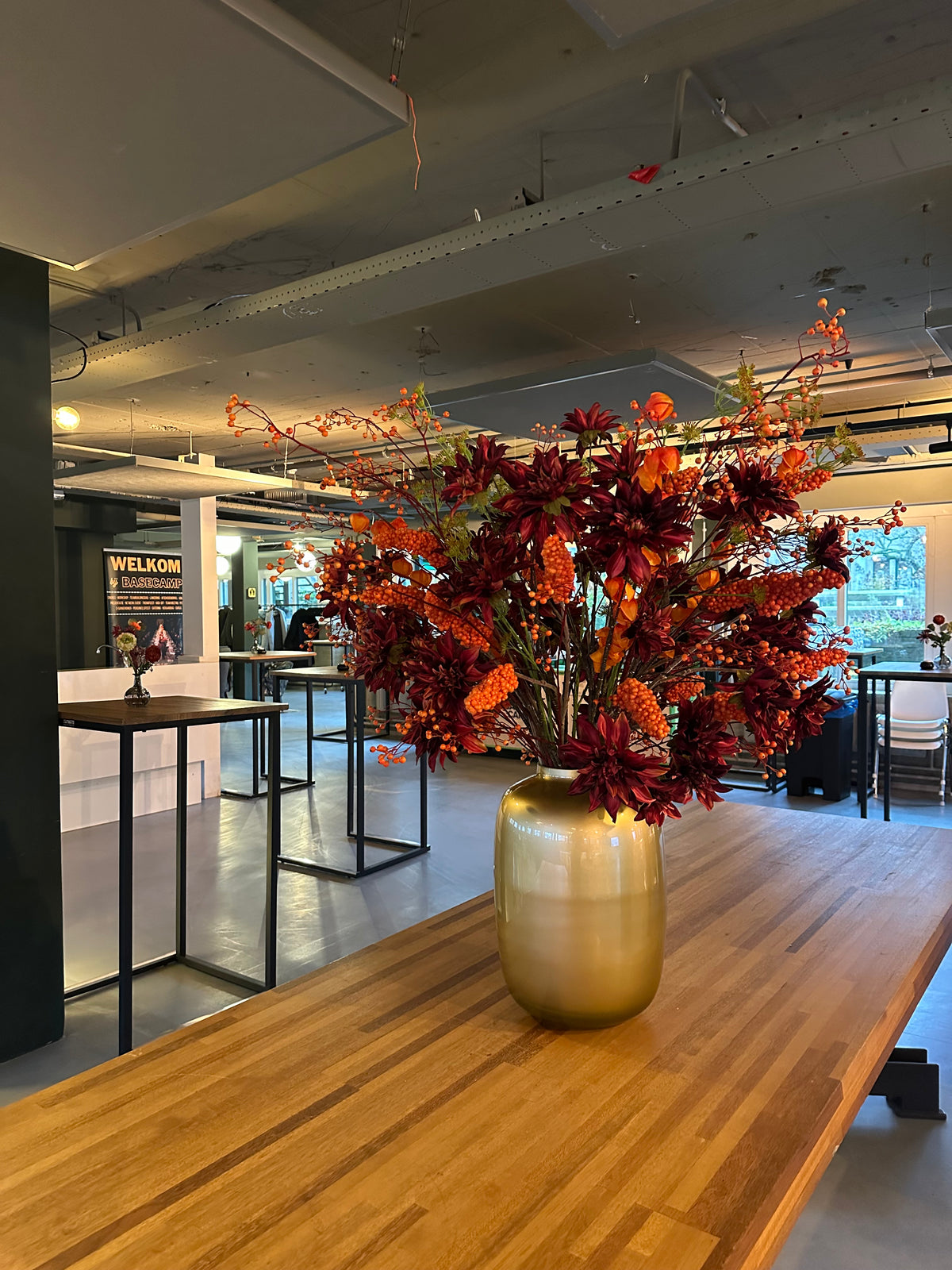 Gouden vaas met zijden boeket | Bloom of life